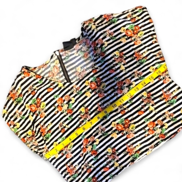 Material Girl | Striped and Floral Crop Top - Picture 7 of 8